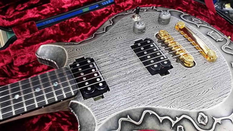 Ogre, guitarras de Magnesio